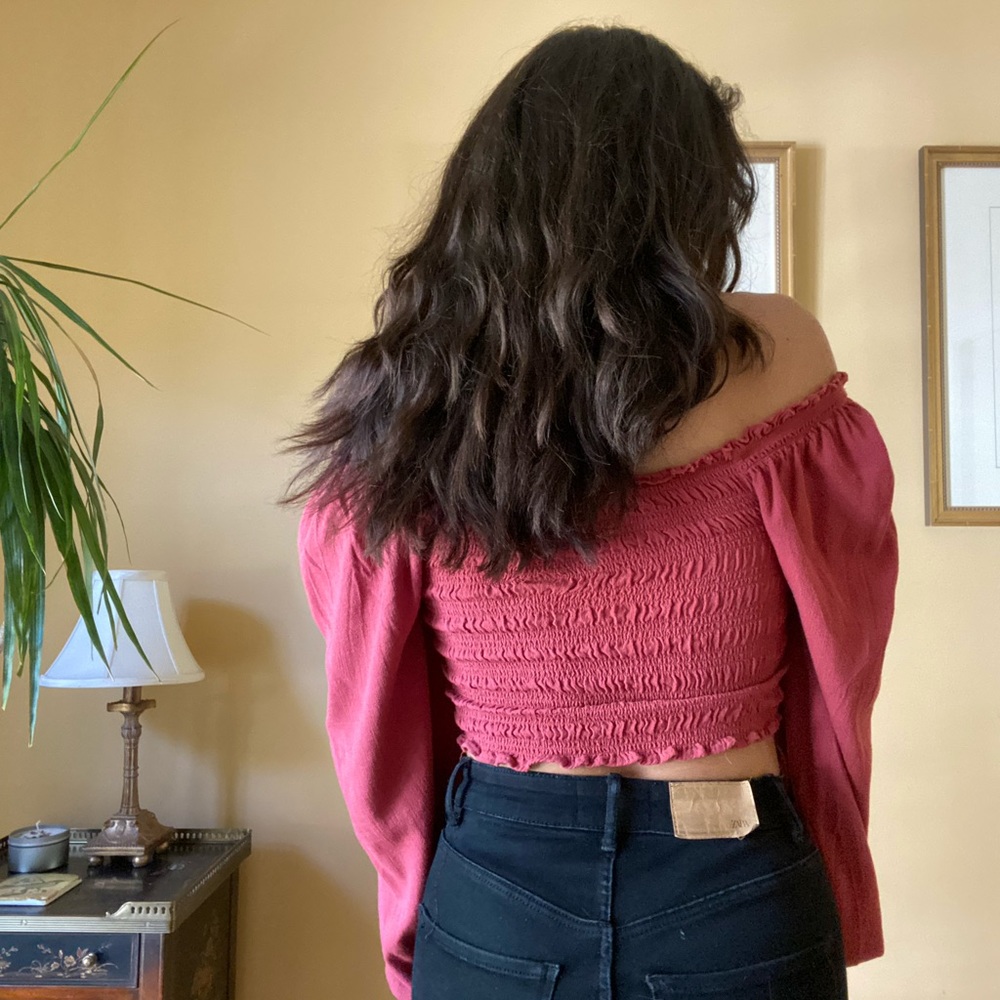 Off the Shoulder Rouched Crop Top - Picture 2 of 2